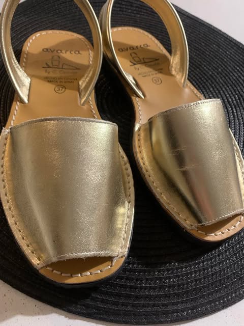 Gold Leather sandal size 37 left